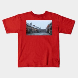 christmas in castleton derbyshire peak district in the snow Kids T-Shirt